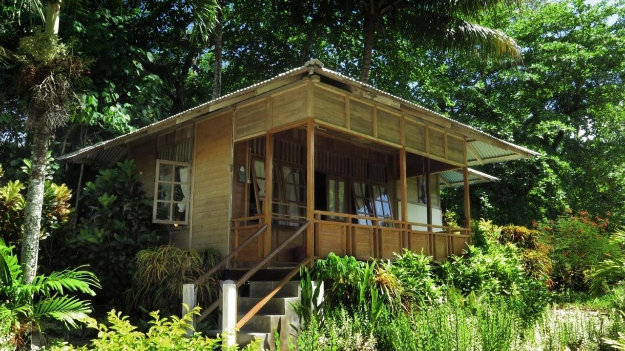 Two Fish Resort Бунакен Екстериор снимка