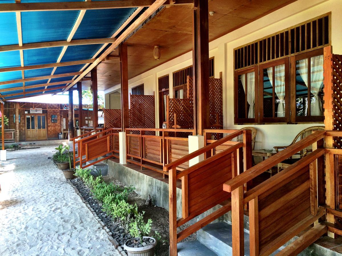 Two Fish Resort Бунакен Екстериор снимка